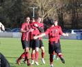 Bild: Dieter Jäschke
Der SC Eschenbach durfte gegen den TSV Reuth einen 2:1-bejubeln: Julius Richter (Dritter von links) erzielte beide Treffer.