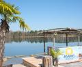 Bild: Hirsch
Ein Hauch von Karibik am Murner See: Palmen, Strandbar und Wasser laden zum Relaxen ein.