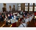 Bild: dob
Kein Platz bleibt im Rathaussaal beim Jubiläumskonzert der Vohenstraußer Blasmusik unbesetzt. Die Zuhörer erleben einen wunderbaren bunten Melodienstrauß. Seit 25 Jahren gehören die Musikanten zum musikalischen Aushängeschild der Stadt.