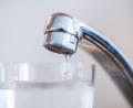 Bild: Lino Mirgeler/dpa
Aktuell kommt es zu einem Druckabfall im städtischen Wassernetz in Neustadt Ursache ist ein Bruch der Hauptversorgungsleitung. Auch in der Gemeinde Theisseil gibt es Probleme.