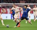 Bild: Sven Hoppe/dpa
Bayern-Stürmer Harry Kane (Mitte) im Zweikampf mit Inters Francesco Acerbi (rechts).