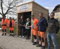 Bild: mma
Christian Hiltel (von links), Robert Herrmann, Bürgermeister Bernhard Lindner, Anette Weigl, Thorsten Mutzbauer, Mario Reinhold und Jürgen Huber freuten sich über die Eröffnung des Eisautomaten auf der Gockelwiese.