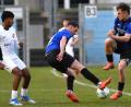 Bild: Büttner
Die Weidener Josef Rodler (Mitte) und Martin Ruda stehen sich bei dieser Aktion fast im Weg: Ruda sah beim 1:1 gegen den ATSV Erlangen in der zweiten Halbzeit nach einem Foulspiel im Mittelfeld die Rote Karte.