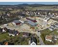 Bild: Wolfgang Erhart/exb
Nicht nur in die Sanierung der Schule und den Bau des Kindergartens (Bild) investiert die Stadt Waldershof. Bald folgen der Ausbau der umliegenden Straßen Langer Weg, Ludwig-Hoffmann-Straße und Neukirchnerstraße mit Kosten von rund 3,37 Millionen Euro.