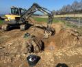 Bild: ck
Nach einem dritten Wasserrohrbruch am Donnerstagabend zwischen Wilchenreuth und Görnitz werden die Leitungen am Freitagmorgen repariert.
