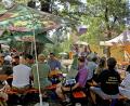 Archivbild: Ina Piehler
Spätnachmittags auf dem Johannisberg: Das Wallfahrtsfest klingt aus mit Musik und fröhlichen Menschen.