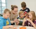 Symbolbild: Gabi Schönberger
Die Kinderbetreuung in den Schulferien stellt etliche Eltern vor Probleme. Die Stadt Schönsee organisiert nun ein Angebot für die Sommerferien 2025.