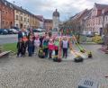 Bild: Stefanie Gradl
Die Kinder des städtischen Jugendtreff schmückten erstmals den Visecker Brunnen am Marktplatz. Bürgermeister Hans-Martin Schertl, Sabrina Lindner und Angelina Draht freuen sich.