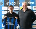 Bild: Werner Franken/exb
Michael Lummer (links) vom Regionalligisten SpVgg Hankofen-Hailing wechselt im Sommer ans Weidener Wasserwerk, sehr zur Freude von Sportdirektor Rüdiger Hügel.