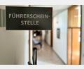 Bild: Gabi Schönberger
Die Führerscheinstelle im Weidener Rathaus ist eine begehrte Anlaufstelle. Auf Termine müssen Interessenten aber schon mal lange warten.