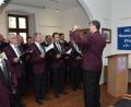 Bild: dob
Der Männergesangverein 1895 Pleystein e. V. unter Leitung von Holger Scheufler eröffnet die Ausstellung mit einladendem Gesang. Der Verein kennt keine Nachwuchssorgen.
