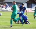Bild: war
Christian Ermer (Mitte, blaues Trikot) und der SV Etzenricht siegten im Spitzenspiel gegen den FC Weiden-Ost mit 3:0.