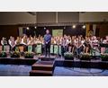 Bild: mab
Tim Winkler dirigiert die Musikkapelle Schwarzenfeld beim Frühjahrskonzert.