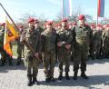 Bild: pi
Oberstleutnant Tino Wenzel (Zweiter von rechts) übergibt das Kommando von Major Philipp Richter (rechts) an Hauptmann Fabian Baerens (Zweiter von links).