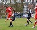 Bild: Gebert
Kreisliga-2-Spitzenreiter TSV Waldershof besiegte die SpVgg Wiesau verdient mit 3:1. Hier verpasst Philipp Bertsch (links, Nummer 15) im Wiesauer Strafraum den Ball.