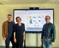 Bild: Manuel Lischka, Landratsamt Schwandorf/exb
Freude über das erste Online-Verfahren des Gesundheitsamtes Schwandorf: Im Bild (von links) Digitalisierungsmanager Christian Fröhlich, Abteilungsleiterin Dr. Stefanie Bauer und Stellvertreter Alexander Baranek.