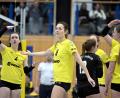 Archivbild: Hubert Ziegler
Conny Sollfrank (Mitte) wurde nach dem letzten Saisonspiel in der dritten Volleyball-Liga beim SV Hahnbach verabschiedet.