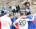 Bild: Peter Perzl
Die Spieler des ASV Wunsiedel und des VfB Arzberg waren nach dem Zusammenbruch des Wunsiedeler Spielers geschockt.