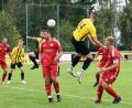 Bild: Gebert
Am Ostermontag tritt der FC Tirschenreuth zum Schlagerspiel beim TSV Konnersreuth an. Das Hinspiel (Szene) gewann der FC (gelbe Trikots) mit 5:1. Zuvor bestreitet der Tabellenzweite am Gründonnerstag das Nachholspiel beim VFC Kirchenlamitz.