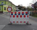 Bild: jr
Die Hauptstraße (Bild) in Pechbrunn ist gleich ab der Ortseinfahrt komplett für den Durchgangsverkehr gesperrt. Die abschnittsweise Sperrung soll bis zum 17. Oktober anhalten.