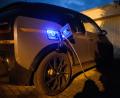 Bild: Julian Stratenschulte/dpa
Da die meisten Autos Zuhause die ganze Nacht über an der Wallbox hängen, spielt die Zeitersparnis beim Laden für private Nutzer kaum eine Rolle. Hier reicht also eine Wallbox mit 11kW.