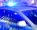 Symbolbild: Carsten Rehder/dpa/Illustration
Bei Hohenburg hat ein Autofahrer die Kontrolle über seinen Wagen verloren – das Auto prallte gegen einen Baum.