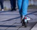 Symbolbild: Jens Büttner/dpa
Ein E-Scooter ist in Weiden verschwunden.