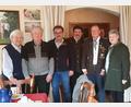 Bild: Christa Weber
Die Famile, eine Abordnung der Schützen und Vertreter der Gemeinde feierten mit Horst Fettke (Zweiter von links) 90. Geburtstag: Christa Fettke, Bürgermeister Manfred Dirscherl, Ludwig Prem, Willi Weber, Silvia Maier und Christa Weber (von links).