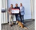 Bild: Sparkasse
Die Vereinigte Sparkasse Eschenbach, Neustadt Vohenstrauß übergibt eine Spende von 2000 Euro an der Sportanglerverein Eschenbach.