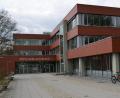 Bild: as
Das Stiftland-Gymnasium war eine der Pilotschulen, die das Projekt Mittelstufe plus angeboten haben. Deshalb gibt es in diesem Jahr in Tirschenreuth auch Abiturprüfungen.