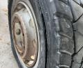 Bild: PI Schwandorf/exb
Beim Aufpumpen platzte ein Lkw-Reifen. Durch die Druckwelle wurde ein 64-Jähriger schwer verletzt.