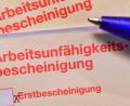 Symbolbild: Patrick Pleul/dpa
In Amberg und im Landkreis Amberg-Sulzbach lassen sich im bayernweiten Vergleich mehr Beschäftigte krankschreiben.