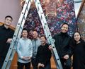 Bild: Stephan Huber
Das Team (von links), das neben gehobener asiatischer Küche auch Geselligkeit und Langlebigkeit verspricht: Geschäftsführer Tuan Ngo, Itamae Atsukito Suzuki, Innenarchitekt Peter Schieder, Lyly Ngyen, Teamleitung Nam Ngyen und Pressebeauftragte Nganguyen Ngyen.