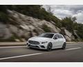 Bild: Daimler AG/dpa
Flotter Auftritt: Mercedes hat im Laufe der Jahre die A-Klasse vom vanartigen Gefährt zum dynamischen Kompakten gemacht.