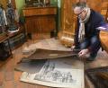 Bild: Gabi Schönberger
Antiquitätenhändler Georg Strehl hat die Entwürfe zum Bau der Weidener Josefskirche per Zufall in München entdeckt.