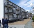 Bild: rn
Die Wohnblöcke in der Stirnbergstraße in Eschenbach sind nahezu fertig saniert. Der Stadtrat machte sich nun vor Ort ein Bild vom aktuellen Stand der Arbeiten.