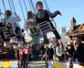 Bild: Kunz
Kettenkarussell: Immer wieder ein Spaß für die Kinder. Am 87. Weidener Frühlingsfest ist es gut besucht.