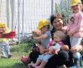 Archivbild: dwi
Tagesmutter Anke Schmietendorf umarmt ihre Schützlinge. Mit so viel Liebe, als ob es ihre eigenen Kinder wären. Die Kinder auf diesem Archivbild sind mittlerweile schon etwas älter.
