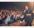 Bild: jr
Mallorca-Star Peter Wackel sorgte am Freitagabend für Stimmung im Festzelt und verbreitete Ballermann-Feeling.