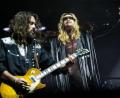 Bild: Marijan Murat/dpa
Tom (links) und Bill Kaulitz bei einem Konzert im März. (Archivbild)