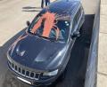 Bild: PI Neustadt/WN, Franz, PHK, exb
Motorhaube, Scheibe und Dach eines Jeeps im Windischeschenbacher Industriegebiet sind mit roter Farbe besudelt.
