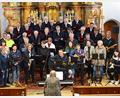 Bild: fdl
In der Ehenfelder Pfarrkirche muszierten der örtliche Männerchor und die Gruppe "Grenzenlos" aus Schwend gemeinsam.