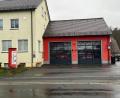 Bild: Stefanie Gradl
Automatisierte Defibrillatoren sollen an allen Feuerwehrhäusern im Stadtgebiet, wie hier am Sorghofer Gerätehaus, installiert werden.