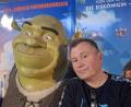 Bild: Marc Rose
Marc, Filmfigurensammler: „Diese Figur kam aus Italien und war total demoliert. Ich habe ihn dann wieder restauriert und jetzt kann man ihn bei mir sehen. Den Shrek wollte ich unbedingt haben, weil mir die Filme damals so gefallen haben.“