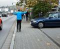 Bild: Stephan Huber
Ein typischer Moment an der Ausfahrt des Action-Markts zum Kaiser-Ludwig-Ring in Amberg. Gefährliche Situationen sind dort an der Tagesordnung. Eine Gehwegverbreiterung soll Abhilfe schaffen.