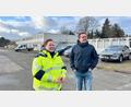 Bild: Gabi Schönberger
Teilprojektleiterin und Geologin Josephin Mühlbach und Teilprojektleiter Kommunikation Fabian Herbst erklären, was es mit den Containern auf dem ehemaligen Volksfestplatz auf sich hat. Tennet hat hier das Zentrale Baubüro für den Süd-Ost-Link eingerichtet.