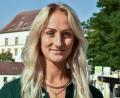 Bild: Stephan Huber
Sie stammt aus Sulzbach-Rosenberg (im Hintergrund das Stadtschloss), hier begann auch die Karriere von Helena Schmidt als Profi-Volleyballspielerin. Wegen ihres Jobs als Bundespolizistin ist sie derzeit aber die meiste Zeit in Berlin.