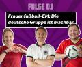 Bildmontage: Marina Gube
Im Podcast Frauen-EM - das Update sprechen Alexandra Maul, Stefan Puhane und Matthias Schecklmann über die deutsche Gruppe und die DFB-Frauen.
