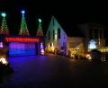 Bild: Benjamin Schäfer
Dieses Grundstück sorgt für Aufsehen. "Jeden Abend in der Adventszeit genießen wir die Lichter gemeinsam und lassen den Tag mit ein wenig Weihnachtszauber ausklingen", schreibt Benjamin Schäfer aus Amberg.