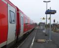Bild: bk
Rund vier Millionen Euro investiert der Freistaat in den barrierefreien Ausbau der Station Weiherhammer. Dies ist ein zentraler Baustein, um noch mehr Menschen für eine klimafreundliche Mobilität auf die Schiene zu gewinnen. Neben mobilitätseingeschränkten Fahrgästen profitieren auch Reisende mit schwerem Gepäck, Kinderwagen oder Fahrrad.